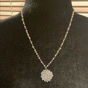 Elegant Gold and Crystal Necklace